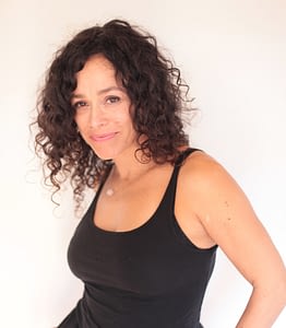Inbar professeur de Yoga Facial